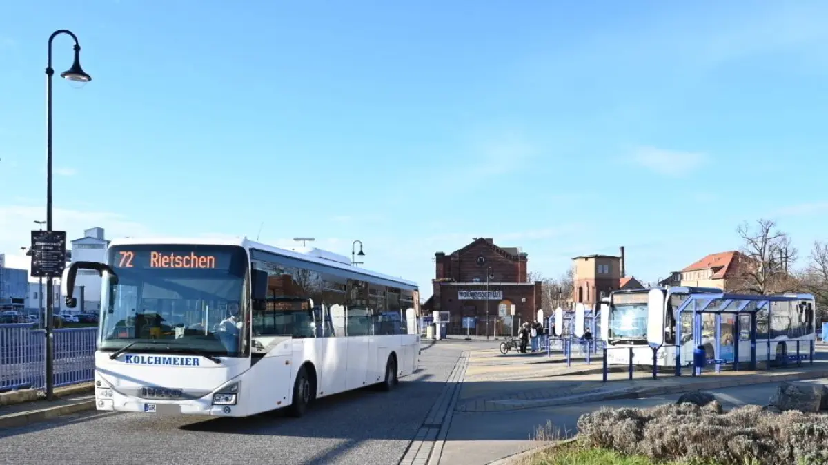 Drehscheibe Bahnhof Weißwasser - bei der Weiterentwicklung des ÖPNV im Landkreis Görlitz soll ein Beirat beratend mitwirken.
Drehscheibe Bahnhof Weißwasser - bei der Weiterentwicklung des ÖPNV im Landkreis Görlitz soll ein Beirat beratend mitwirken.