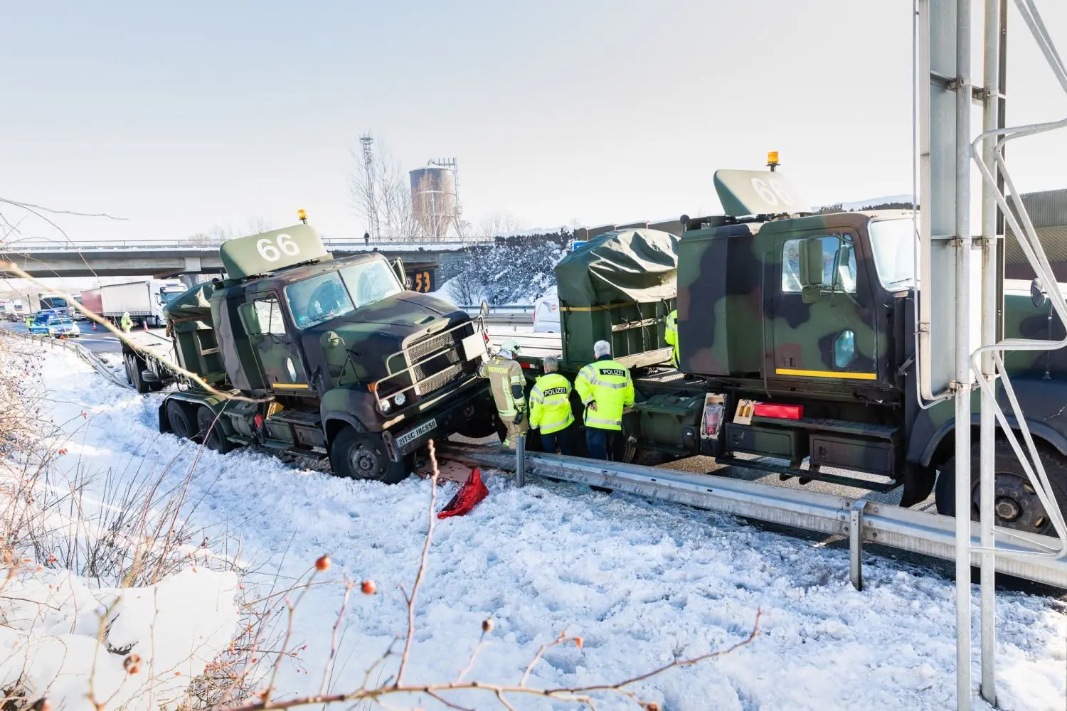 Der havarierte US-Konvoi auf der A4.