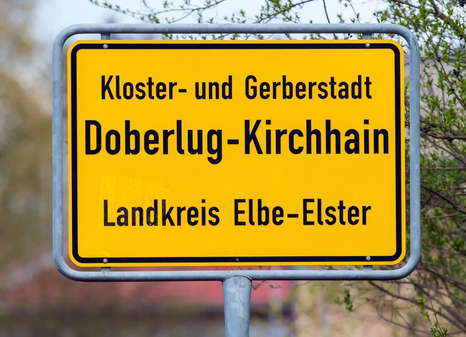 Nach dem Verbot der rechtsextremistischen Vereinigung «Nordadler» durch das Bundesinnenministerium ist die brandenburgische Polizei in Elbe-Elster und Sachsen gegen die Gruppierung vorgegangen.