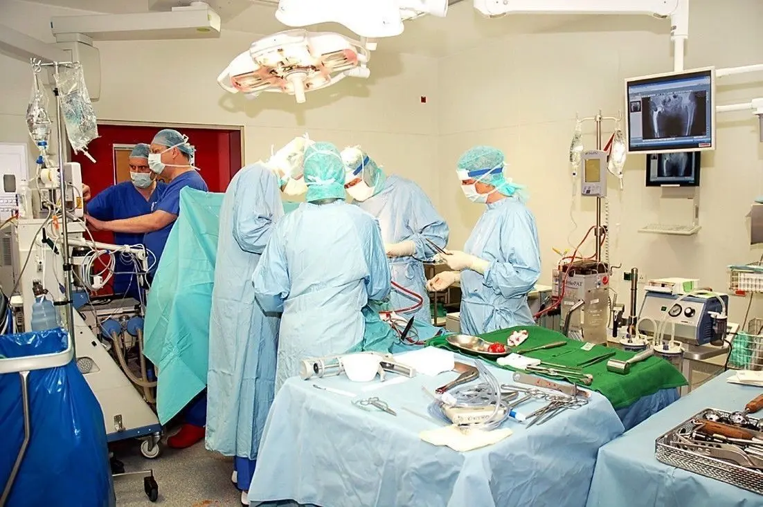 Eine OP am Carl-Thiem-Klinikum. Die Klinikleitung hat Tariferhöhungen ab August 2021 in Aussicht gestellt, ohne mit der Gewerkschaft darüber zu verhandeln.
