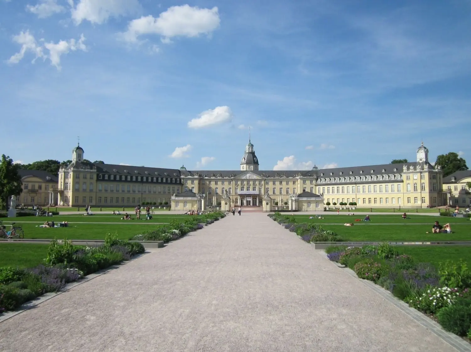 Wie hoch sind die Fallzahlen in Karlsruhe heute am 16.04.2021?
