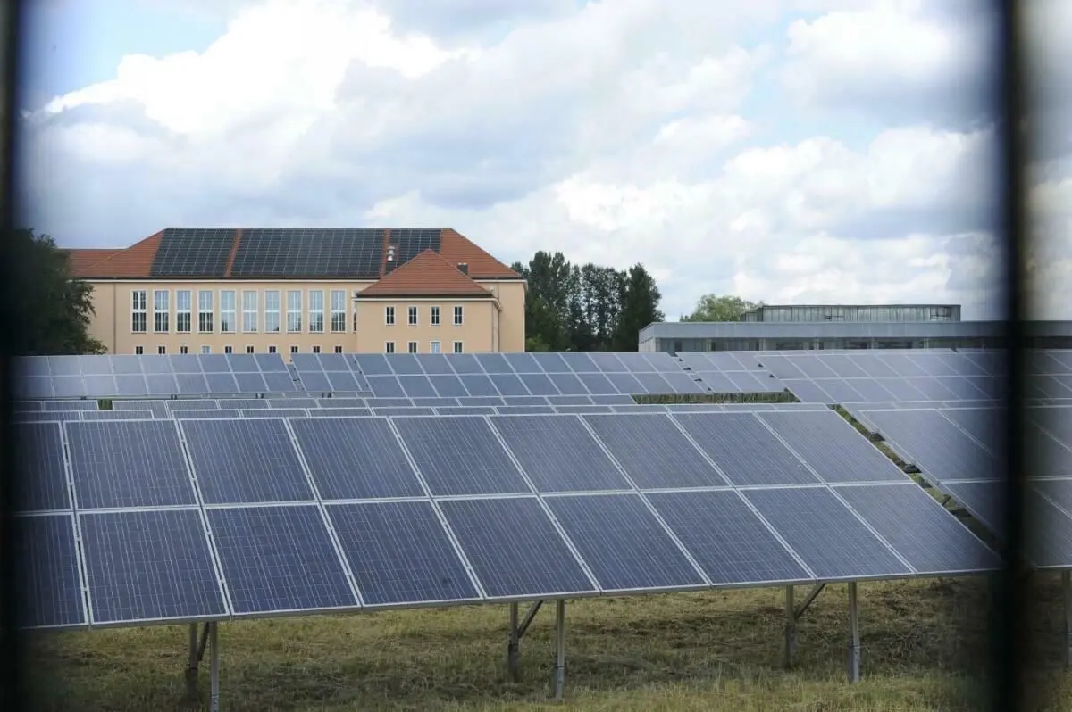 Die Solaranlage an der Fema in Rietschen versorgt die Gemeinde mit grünen Strom.