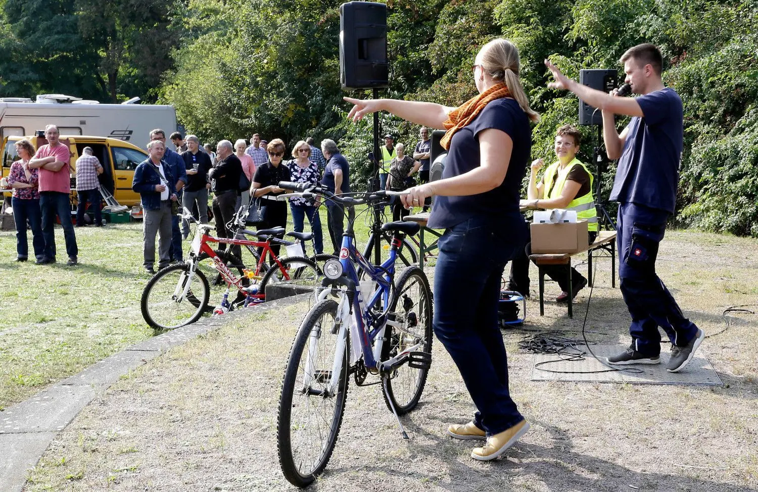 Die Versteigerung von Fahrrädern aus dem Luckauer Fundbüro war auch diesmal ein Höhepunkt auf dem Oldtimer- und Teile Markt im Laga-Park.