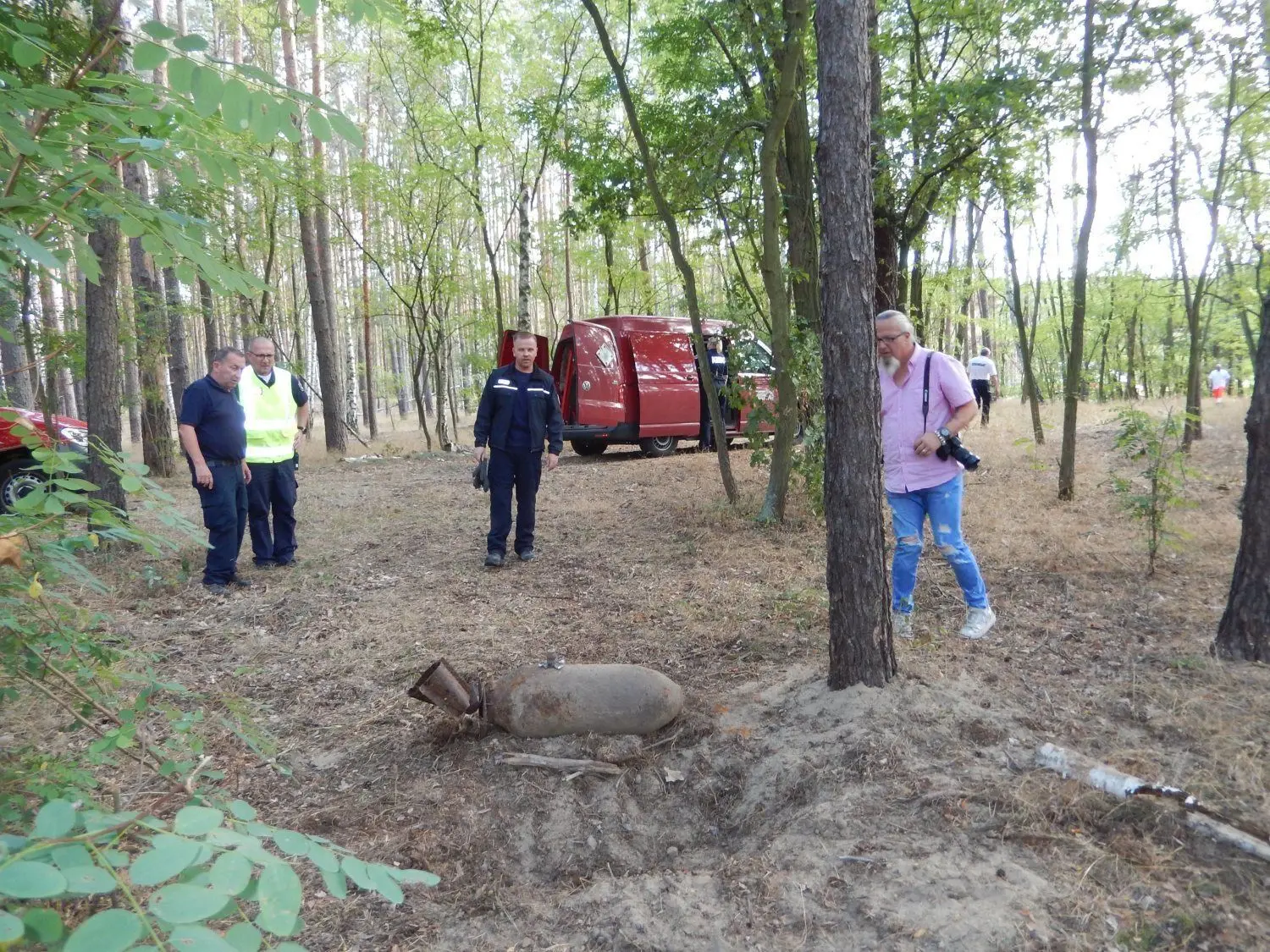 Geschafft: Die Bombe in dem Waldstück zwischen den Forster Ortsteilen Groß Bademeusel und Keune ist entschärft.