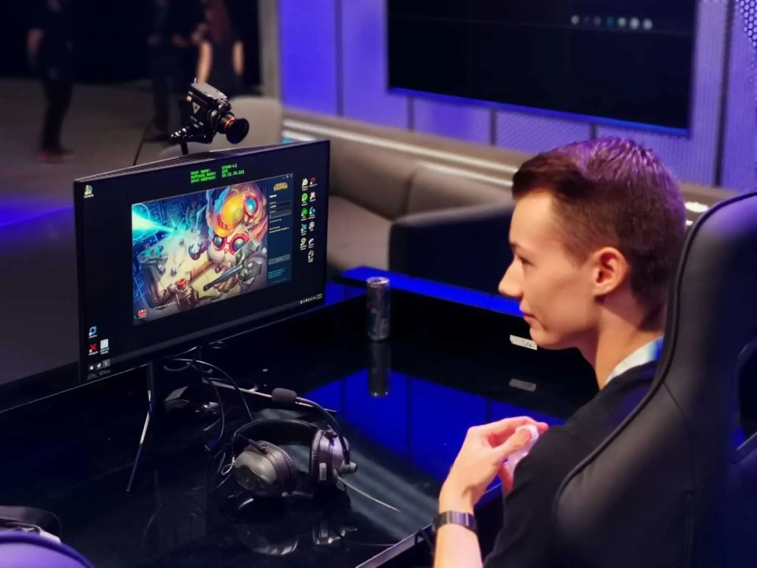 Florian Walter ist Teamleiter des League-of-Legends-Teams des Lübbener E-Sport-Vereins Hegersoft eSports. Mit seinem Team trainiert er dreimal in der Woche im Internet.