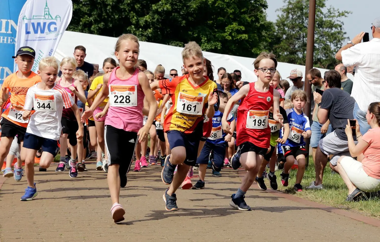 Nach fast eineinhalb Jahren Pause durch die Corona-Pandemie fand am Sonntag mit dem Schlossinsellauf die erste Laufveranstaltung im Spreewald statt. Als erste gingen die Bambini auf den Rundkurs um die Schlossinsel.⇥