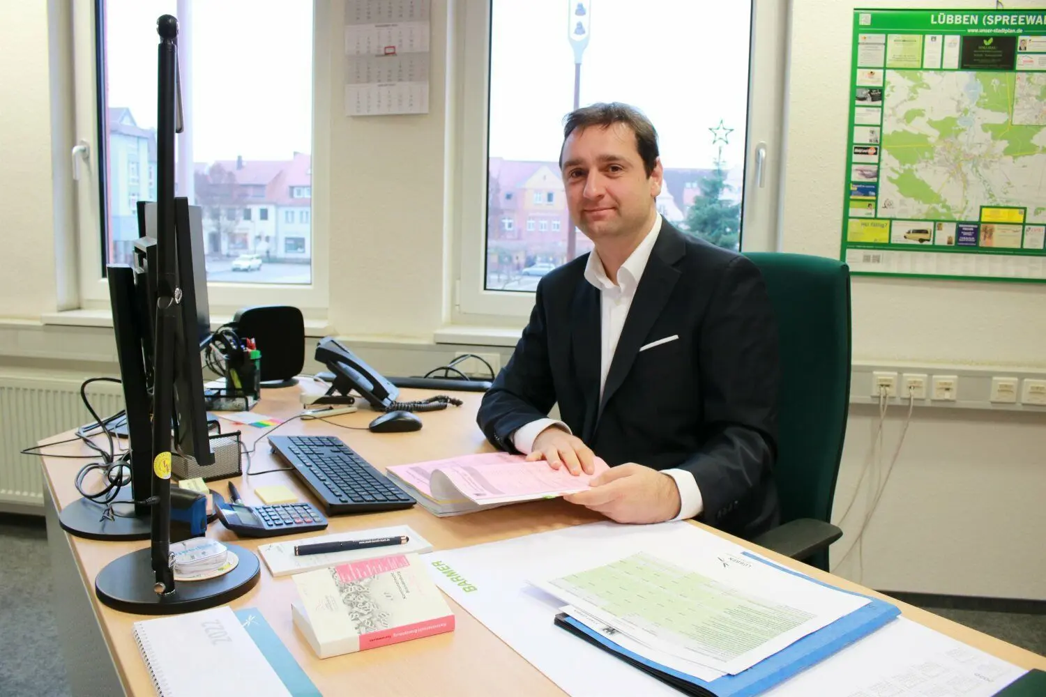 Peter Tyra ist seit September Kämmerer in Lübben und informierte die Stadtverordneten kürzlich über den Haushaltsplan für 2023.
