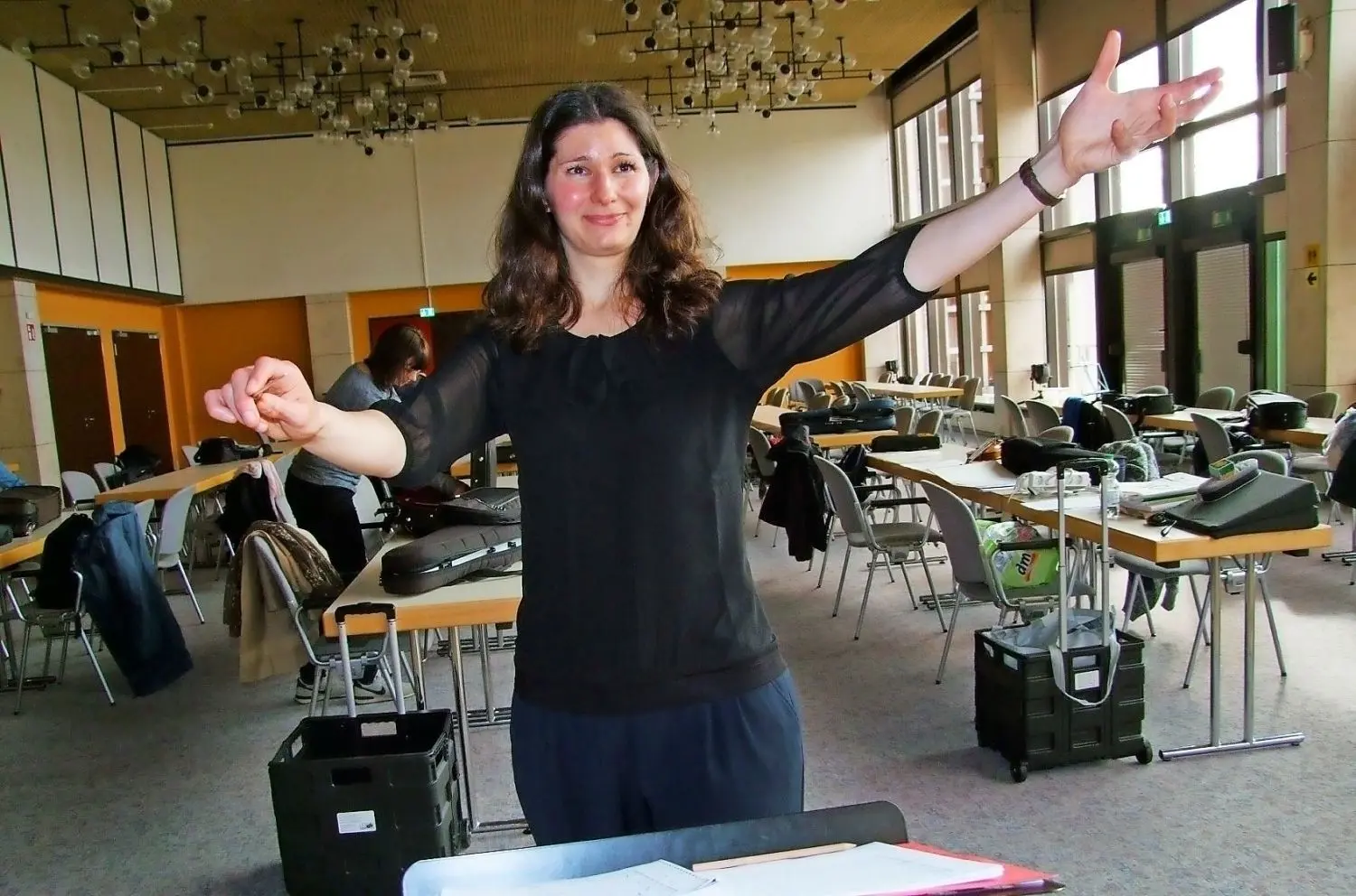 „Dirigieren ist die unmittelbarste Form der Kommunikation“. So beschreibt es Eva Meitner, seit 2015 Chefdirigentin der Hoyerswerdaer Sinfoniker.
