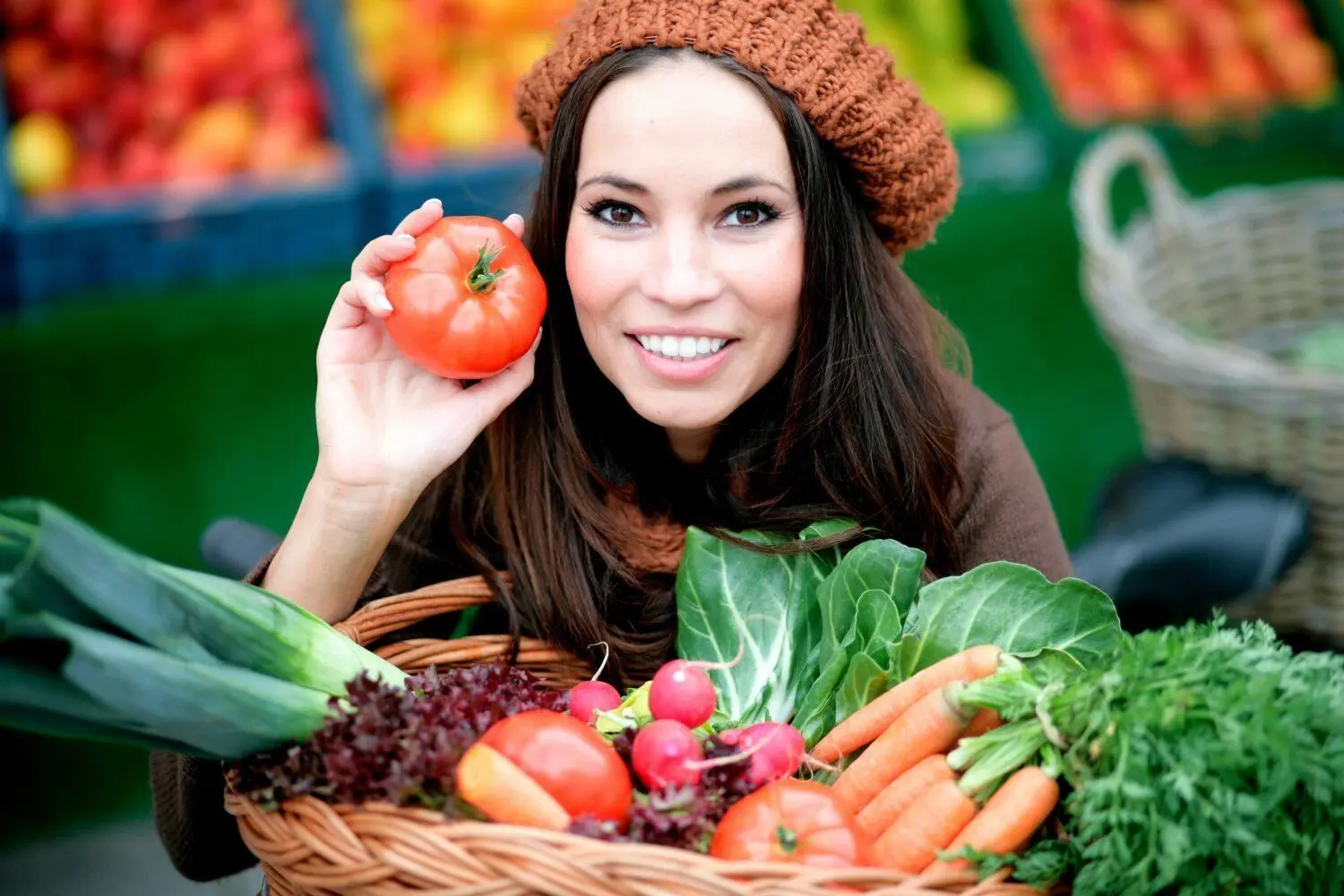 Bio-Lebensmittel liegen weiterhin im Trend. Allerdings kaufen viele Verbraucher die Ware lieber preiswerter beim Discounter ein. Wie sich Gubener und Cottbuser Bio-Händler der Herausforderung stellen.