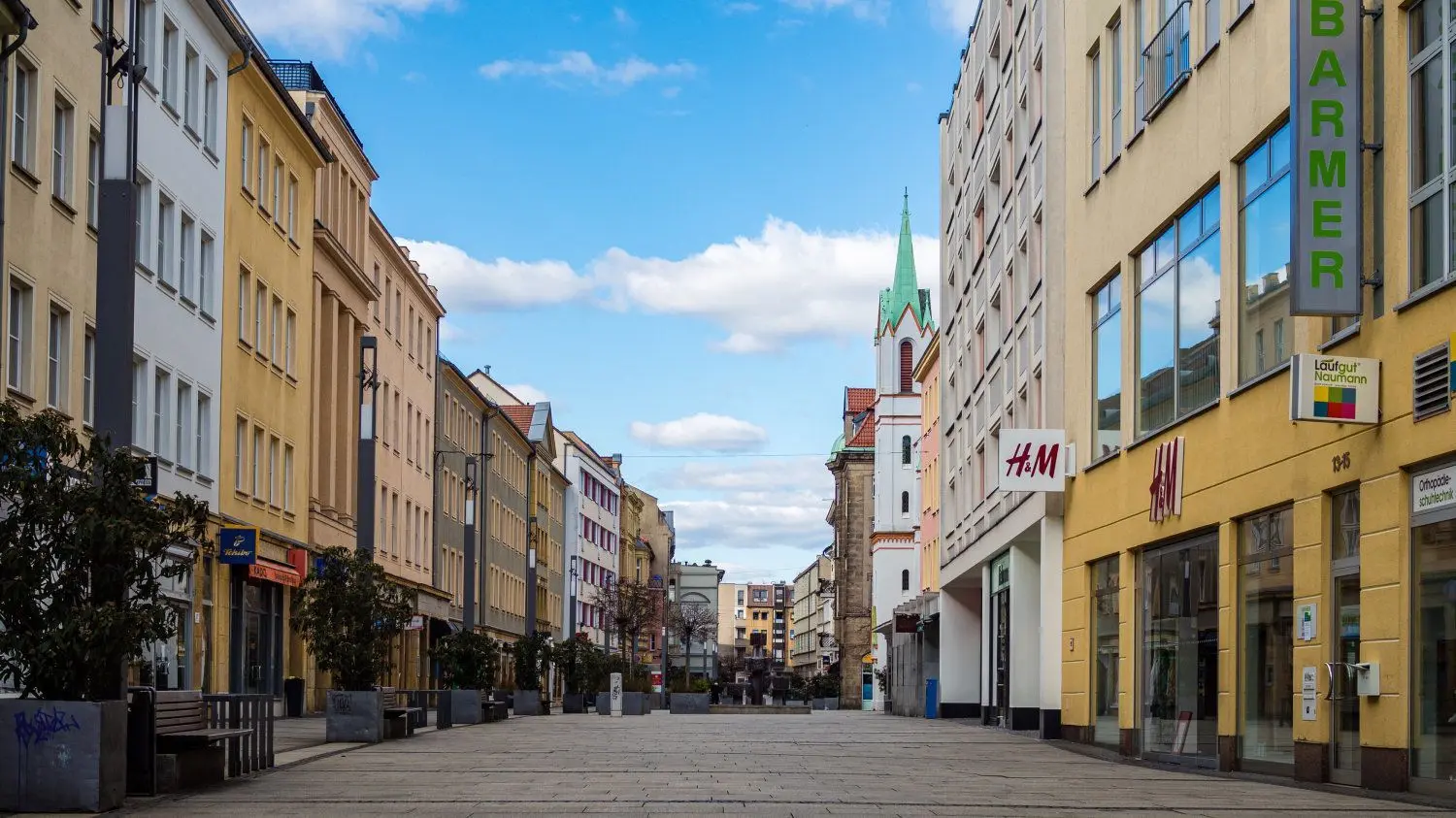 Geschlossene Geschäfte in Cottbus: Dass Wirtschaftsverbände in der Coronakrise Steuererleichterungen fordern, stößt bei LR-Lesern laut einer Umfrage mehrheitlich auf Verständnis.