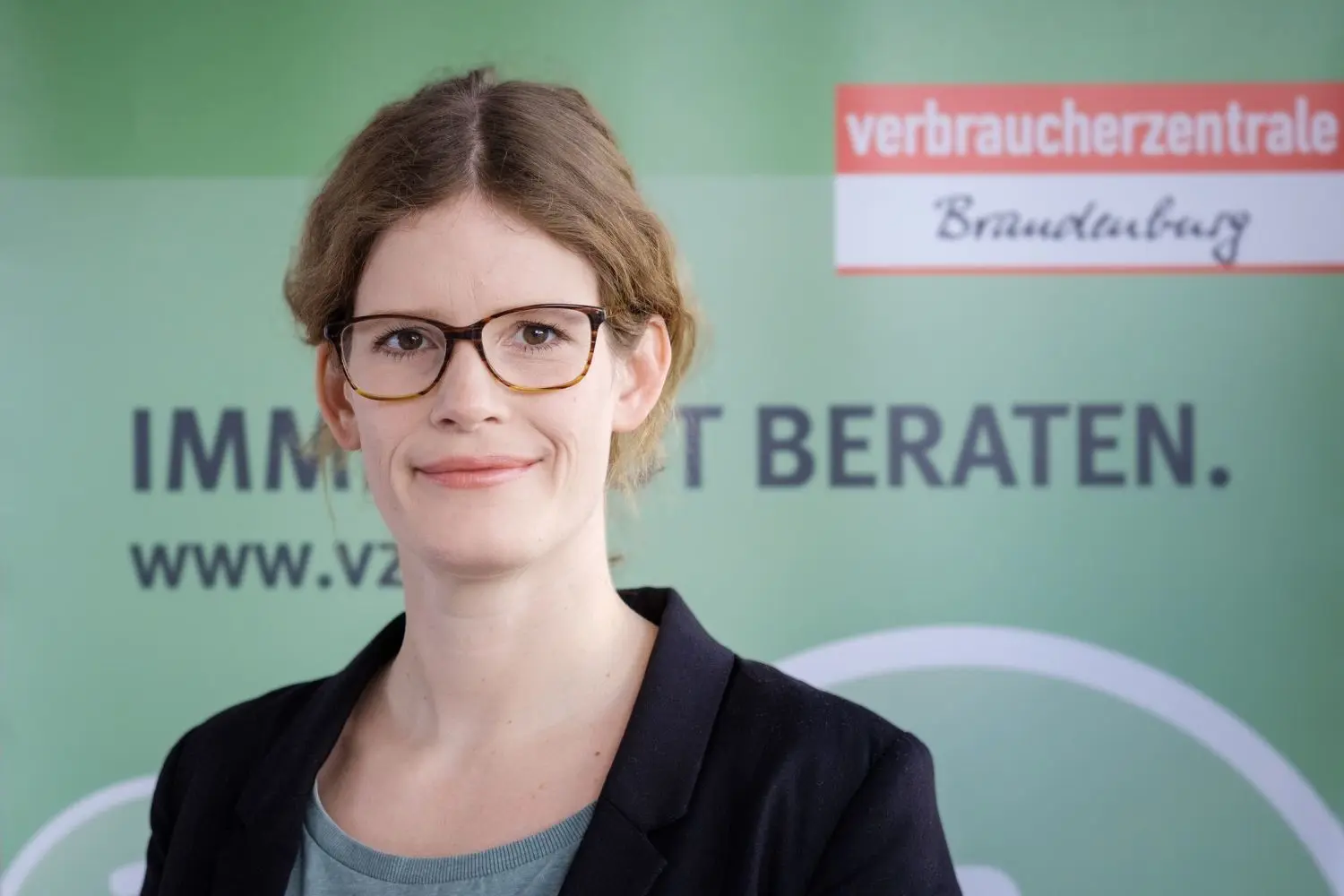 Lisa Högden von der Verbraucherzentrale erläutert: „Das aktuelle Hauptproblem, mit dem sich viele Menschen bei uns melden, sind starke Erhöhungen des vereinbarten monatlichen Abschlags.“