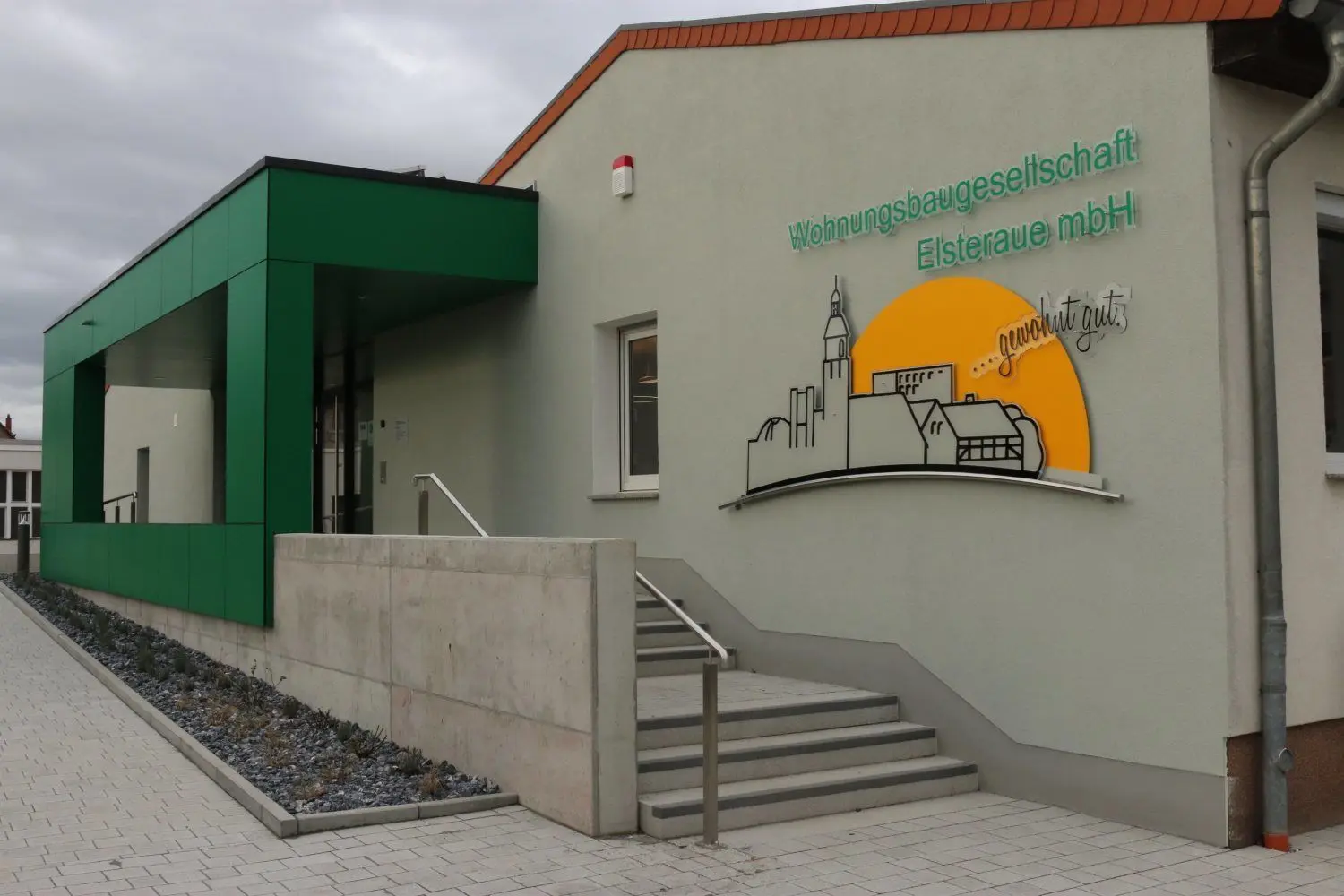 Die Wohnungsbaugesellschaft hat ihren Dienstsitz komplett saniert und barrierefrei ausgebaut.