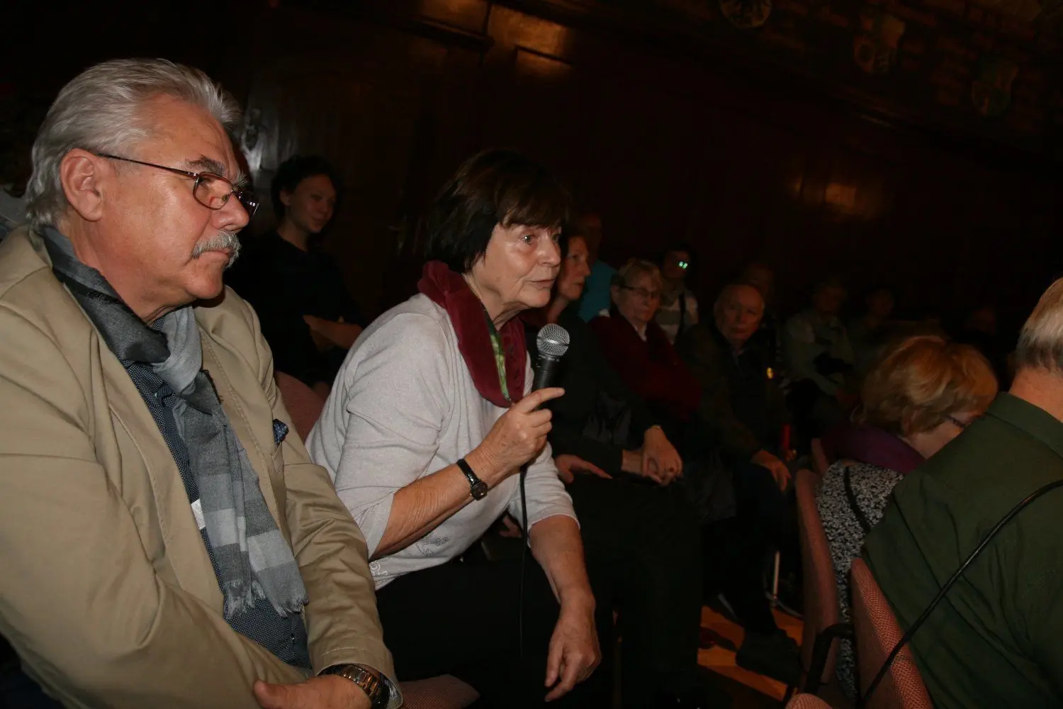 Monika Dinter gehörte in Lübben zum ökomenischen Arbeitskreis, der in der Wendezeit Kundgebungen und Lichterprozessionen organisierte. Sie berichtet von den Gefahren und der Angst um die eigenen Kinder.