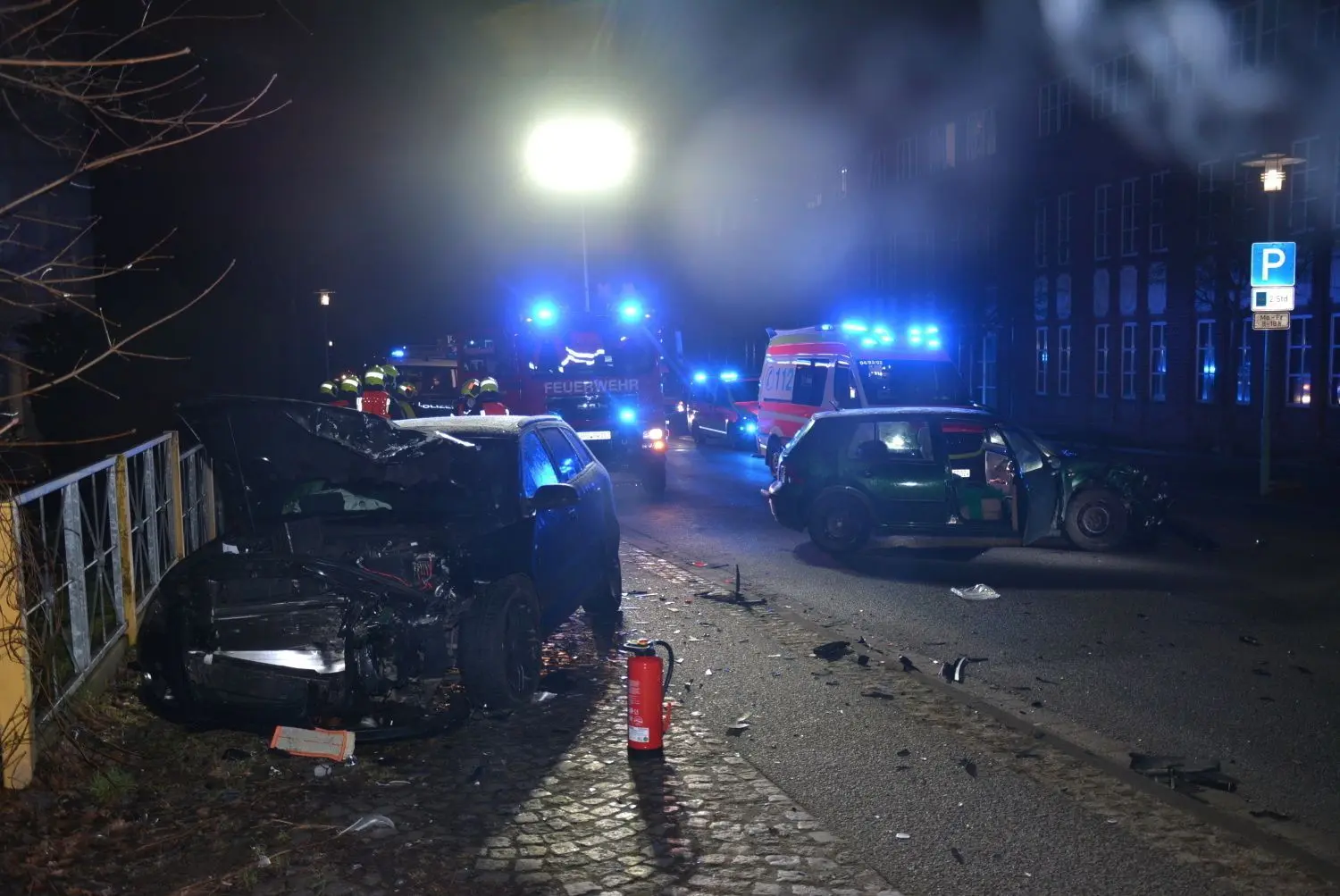 Schwerer Unfall in Spremberg: Zeitweise musste die Straße komplett gespert werden.