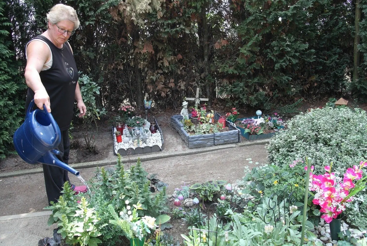 Den Grausteiner Tierfriedhof gibt es seit Mitte der 90er-Jahre. Ines Kossack übernimmt die Pflege, wenn das die Tierfreunde wollen.