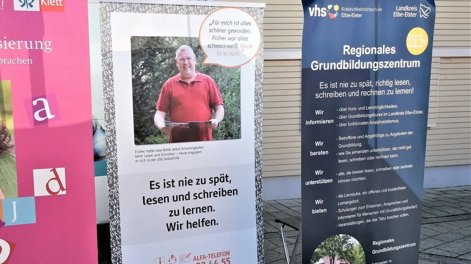 Für Hilfesuchende unter jenen, die kaum lesen und schreiben können, gibt es eine bundesweite Rufnummer. Elbe-Elster bietet gleich drei Lernstuben an.