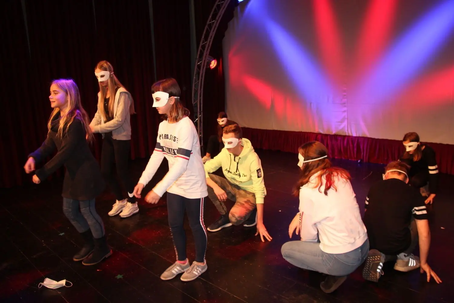 Von Mobbing wird in einem kleinen Hip-Hop-Tanzstück erzählt.