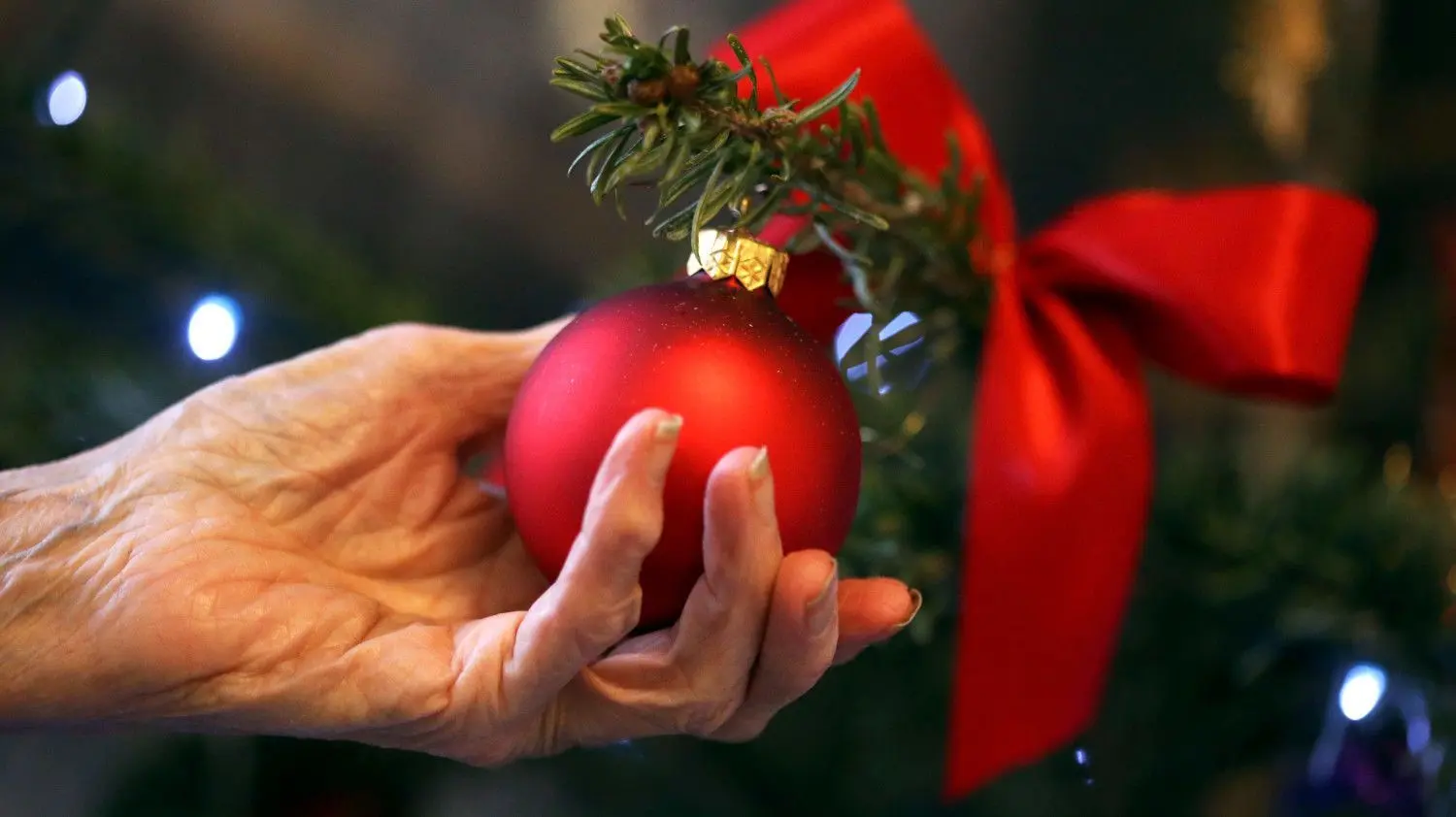 Symbolbild: Weihnachten fällt in den Pfegeheimen in Spremberg und Welzow nicht aus – aber die Situation ist angespannt.