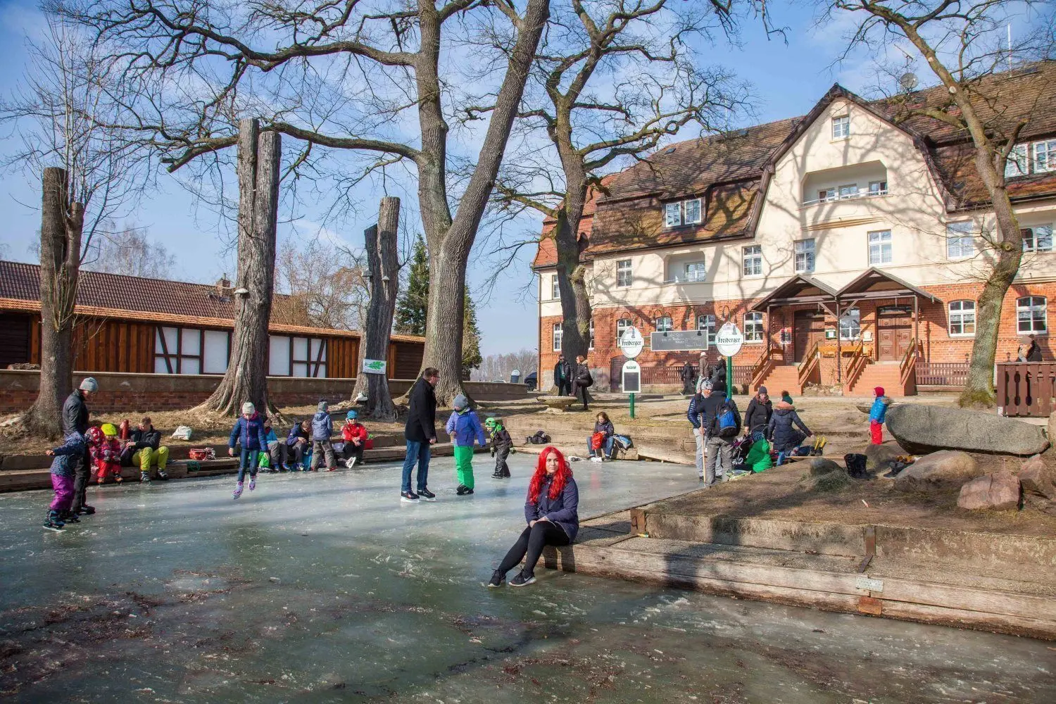 Obwohl es seit ein paar Tagen knackig kalt ist, trägt das Eis im Spreewald noch lange nicht.
