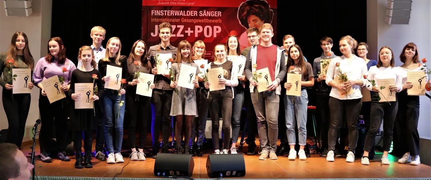 Die Teilnehmer am Regionalen Ausscheid beim 9. Internationalen Gesangswettbewerb Jazz/Pop.