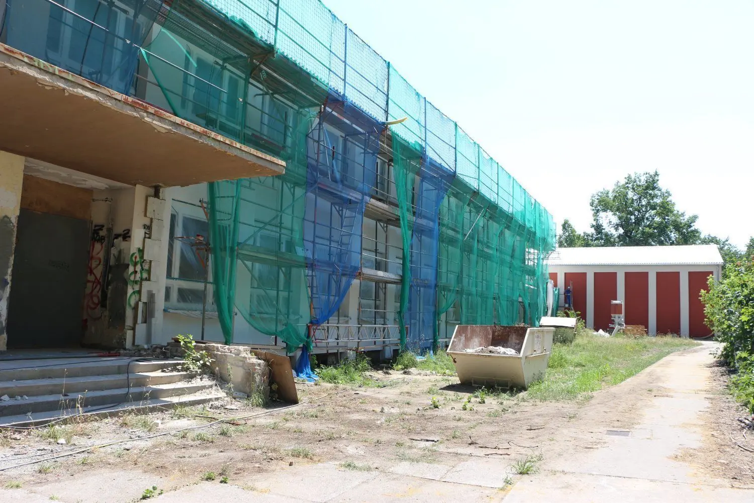 Auf der Baustelle für die neue Oberschule in Hoyerswerda geht es mit den Bauarbeiten voran. ⇥