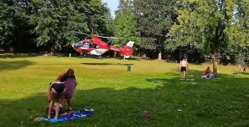 Der Rettungshubschrauber landete am Mittwoch im Freibad.