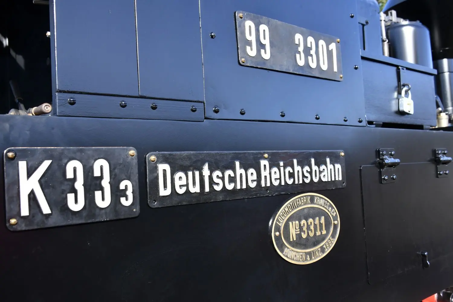 Details von Graf Arnim. Einzelne Schilder mussten extra angefertigt werden.