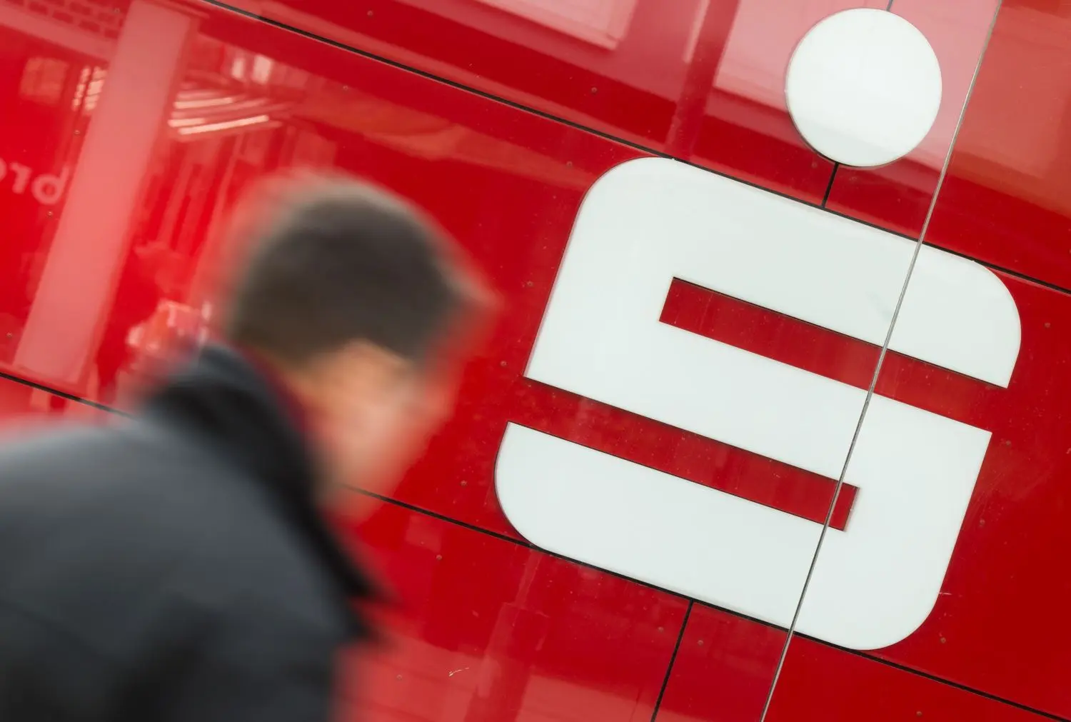 Die Sparkasse Elbe-Elster ist gut im Geschäft, die europäische Zinspolitik macht aber auch ihr zu schaffen.