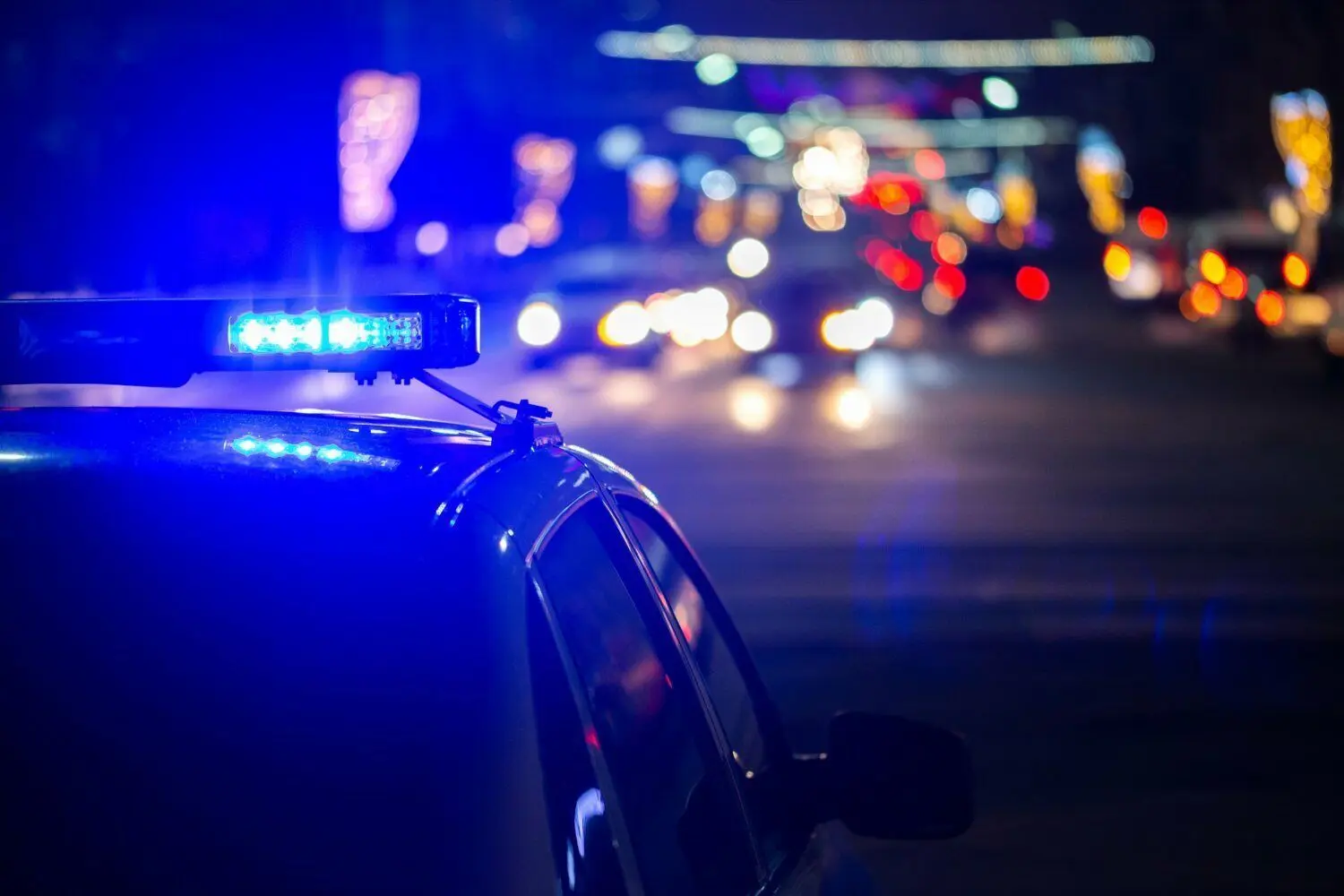 Mit Blaulicht und Sirene macht die Polizei auf sich aufmerksam. Trotzdem soll der Angeklagte nicht stehengeblieben sein.