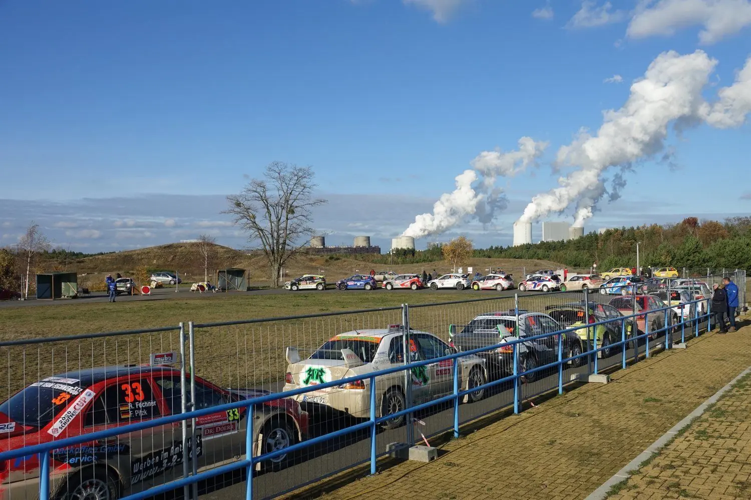Die neue Rundstrecke der Lausitz-Rallye wird Zuschauerfreundlich direkt am Boxberger Ufer angelegt. In diesem Jahr wurde der neue Rundkurs schon mal getestet. 2022 Runden müssen absolviert werden.
