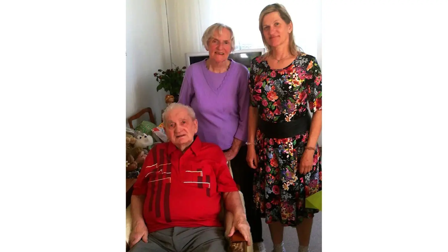 Heinz Richter hat kürzlich seinen 98. Geburtstag gefeiert. Kurz davor lag er mit einem Rippenbruch, einer beidseitige Lungenentzündung und Corona-Infektion im Krankenhaus. Für Tochter Sabine Blankenburg und Ehefrau Margot ist das ein Wunder.