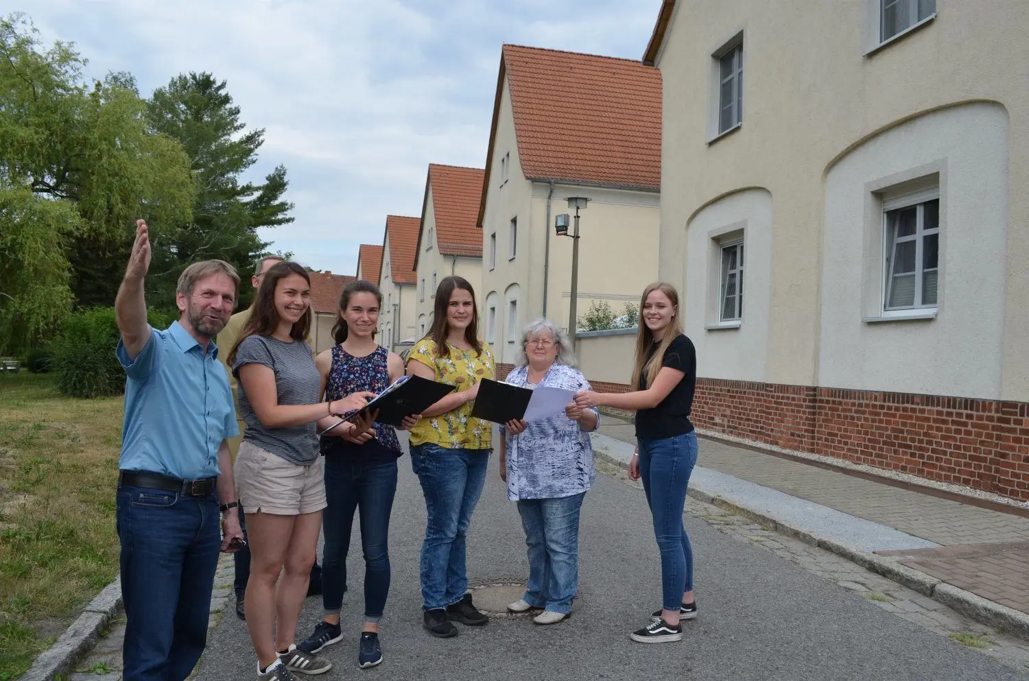 Studentinnen und Professor von der TU Kaiserslautern waren im Juni für ihre Bachelorarbeit in Laubusch.