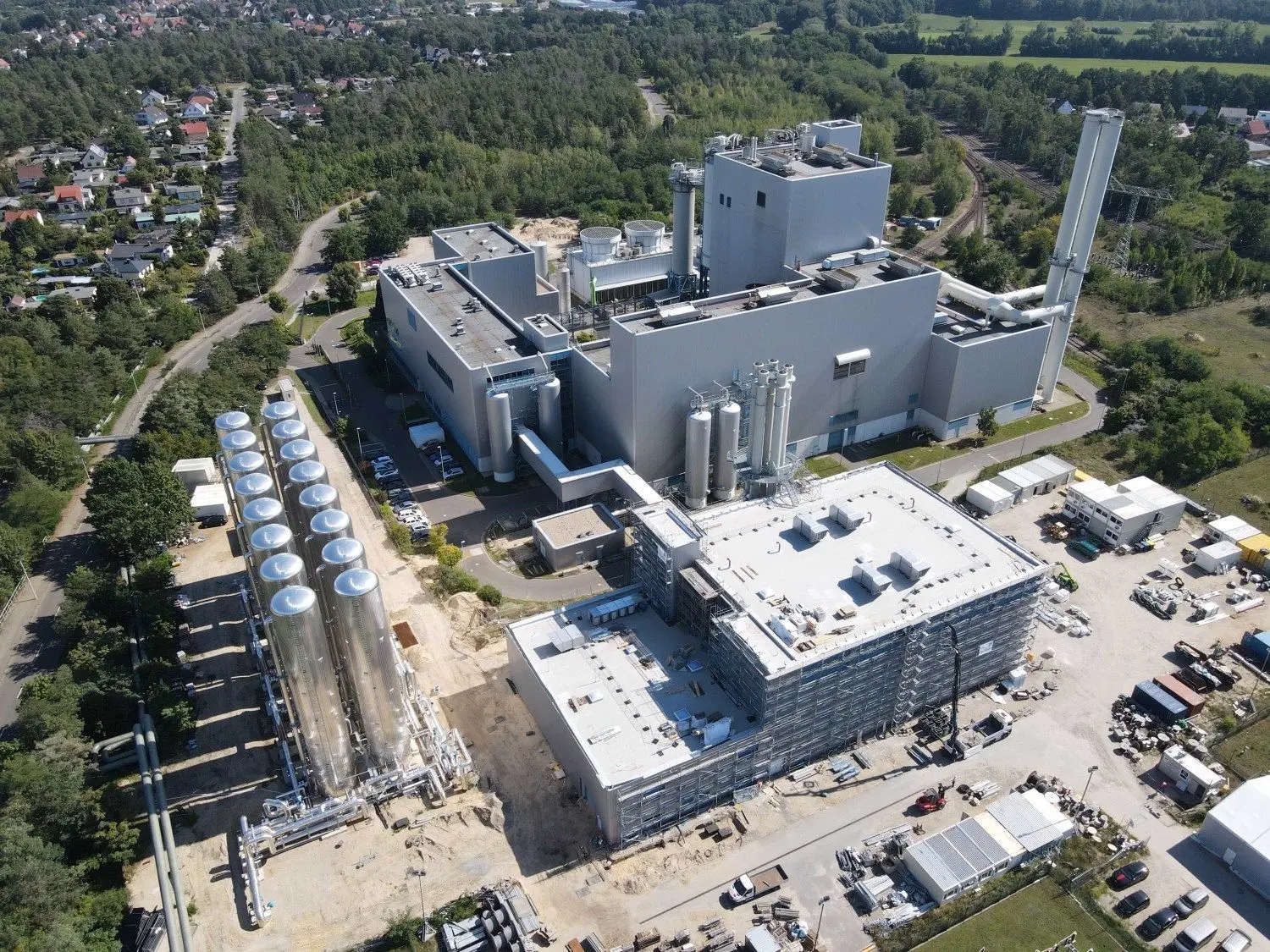 Das Heizkraftwerk Cottbus wird von Braunkohle-Befeuerung auf Gas umgestellt. Die neue Anlage geht jetzt in den Probebetrieb.