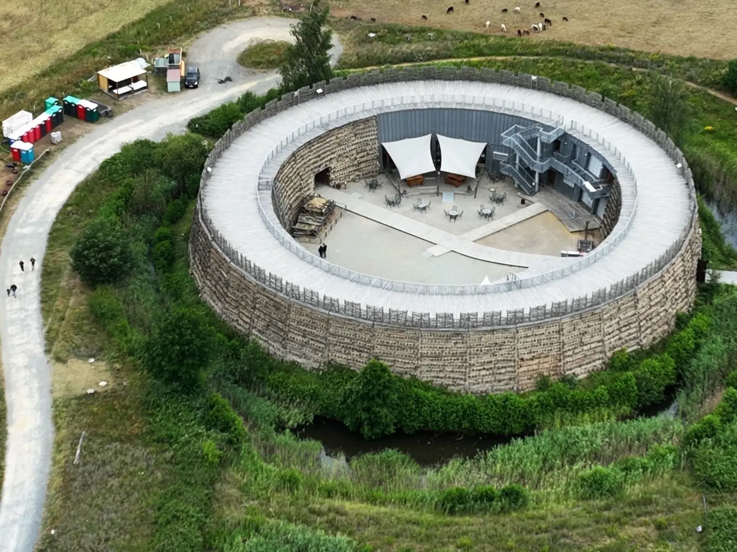 Slawenburg Raddusch bei Vetschau aus der Luft
