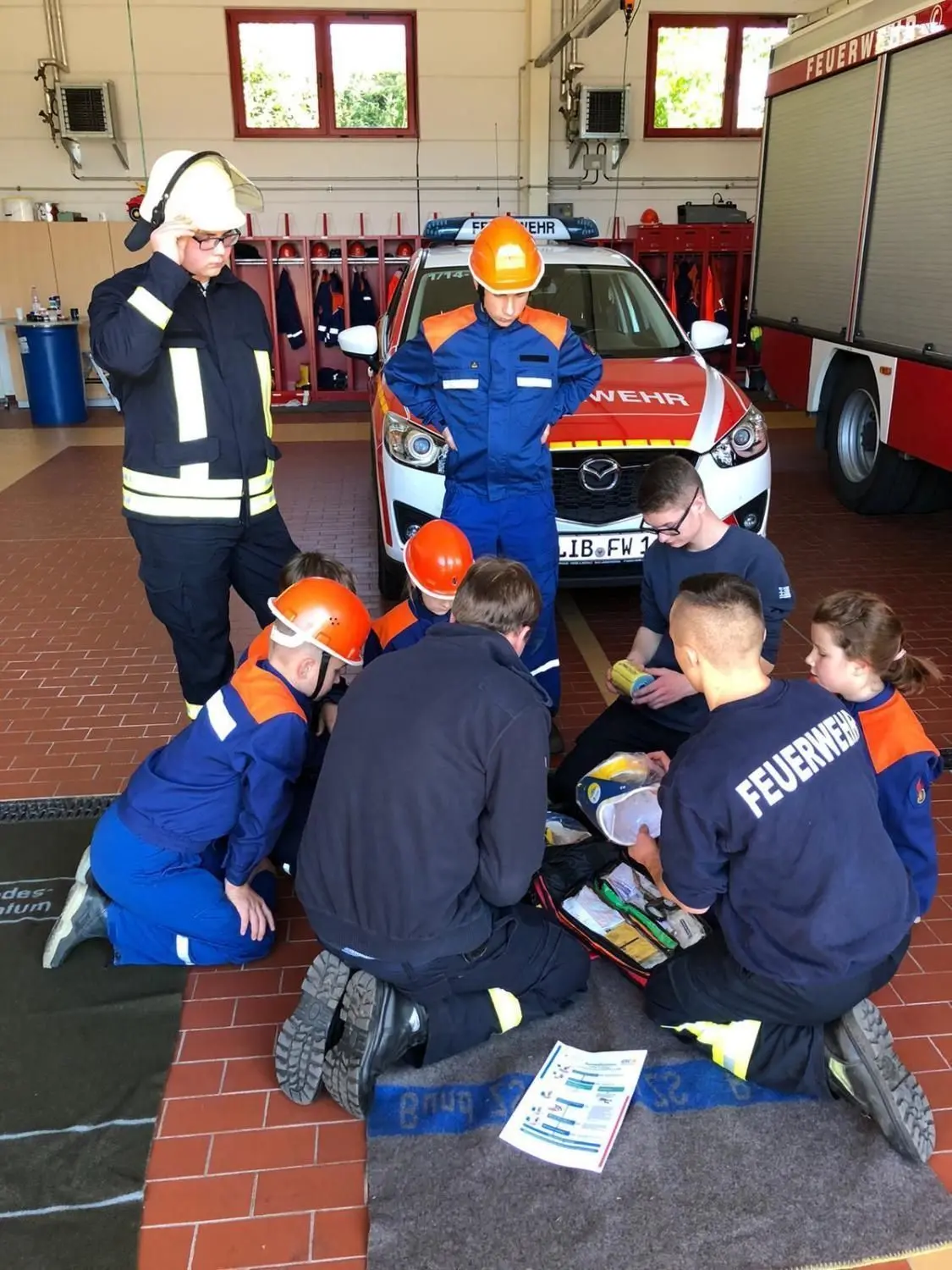 Ausbildung bei der Ortsfeuerwehr Bad Liebenwerda: Der Nachwuchs wird von aktiven Kameraden theoretisch und praktisch unterrichtet.