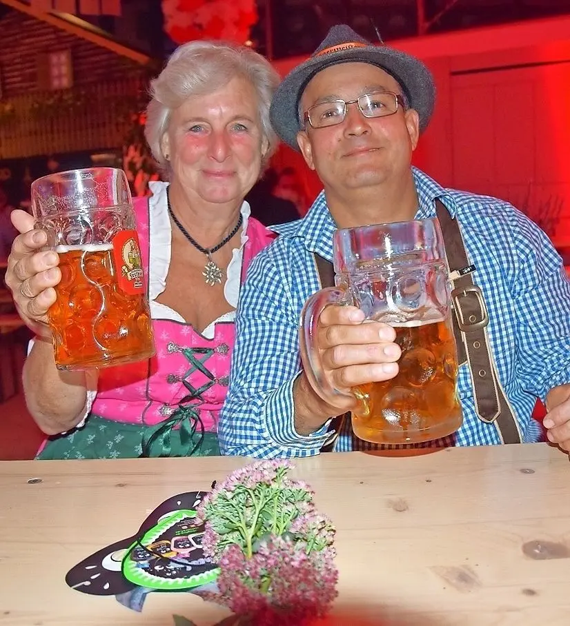 Gabriela Dutschke und Laszlo Balogh freuen sich über den schönen Abend.