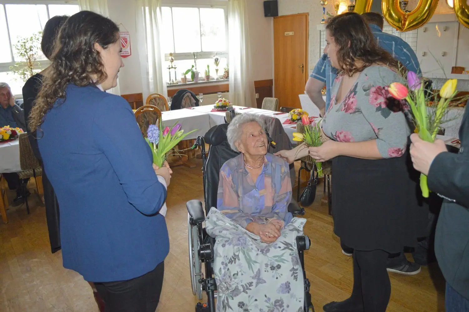 Ilse Gollasch (100) in Klein Gaglow im Kreise ihrer Lieben.