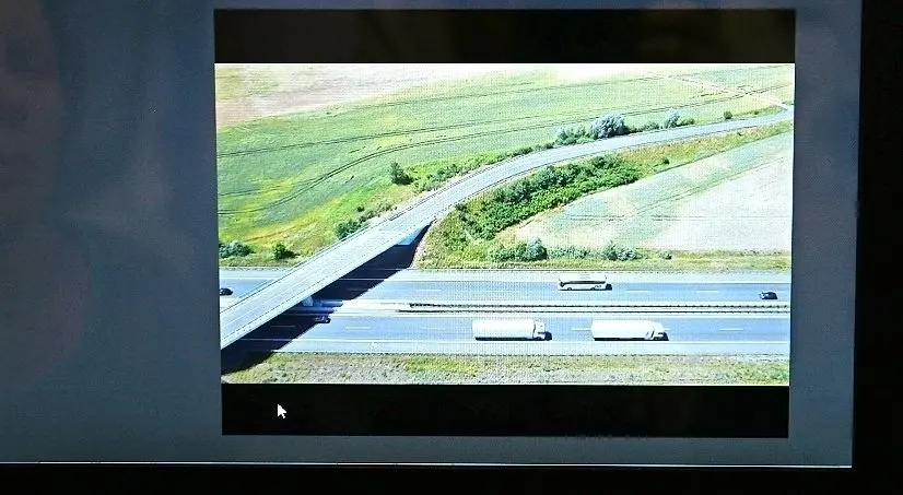 Mit dieser Aufnahme wird der hintere Lkw-Fahrer von Polizist Michael Zielke konfrontiert. Der Abstand zum Vordermann war deutlich zu kurz.
