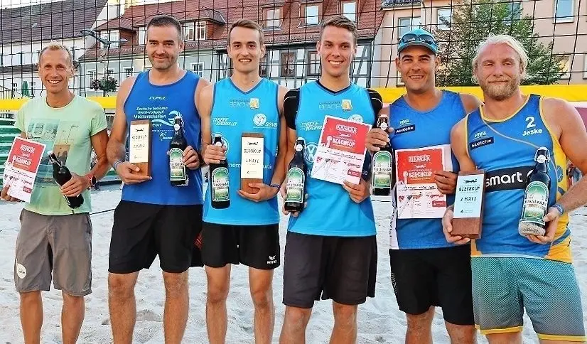 Die Top-3-Teams vom Samstag (von links): Gabor Neumann, Christian Benderoth, Jonas Meier, Tobias Burkhardt, Christian Varga und Peter Jeske.