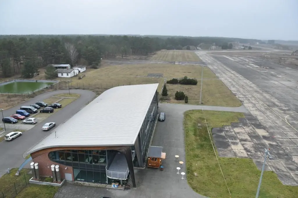 Vom Flugplatz in Drewitz könnten bald Elektrobusse rollen.