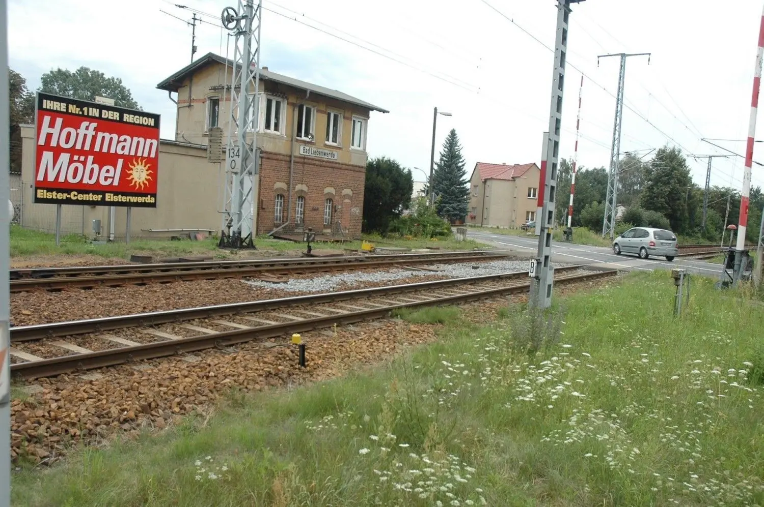 Zeitgleich, so die Vorstellungen der Bahn, soll der Bahnübergang Bad Liebenwerda Dresdner Straße angefasst werden. Ob die Stadt die nötigen Vorleistungen gestemmt bekommt?