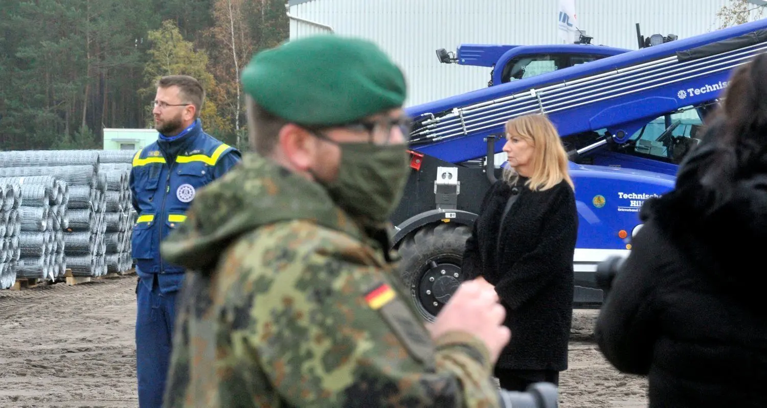 Sozialministerin Petra Köpping überzeugte sich von den Baumaßnahmen schon auf dem Truppenlager in Werdeck.