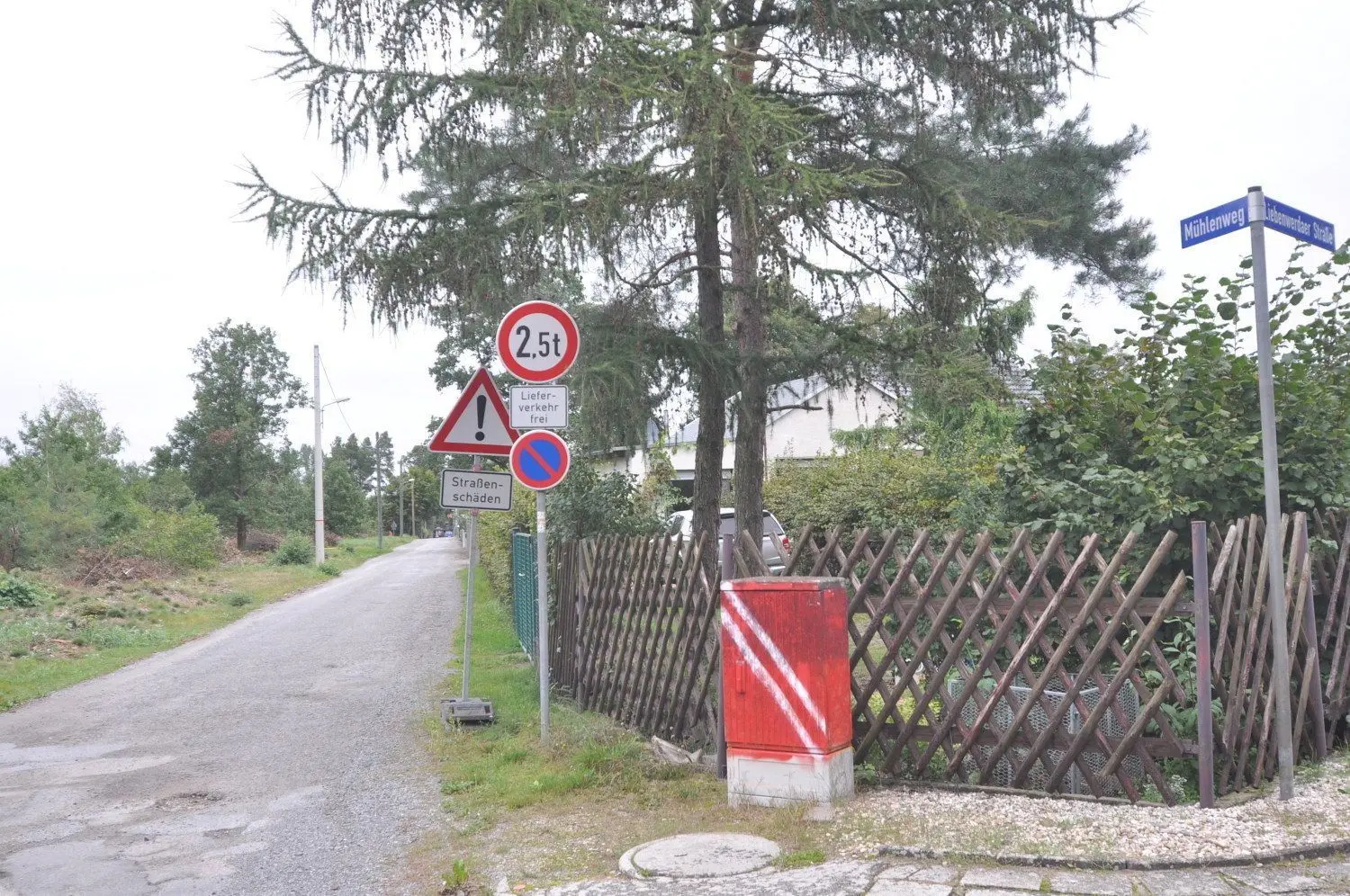 Der etwa 250 Meter lange Mühlenweg in Dobra soll grundhaft ausgebaut werden. Die Ausbaupreise sind enorm gestiegen.