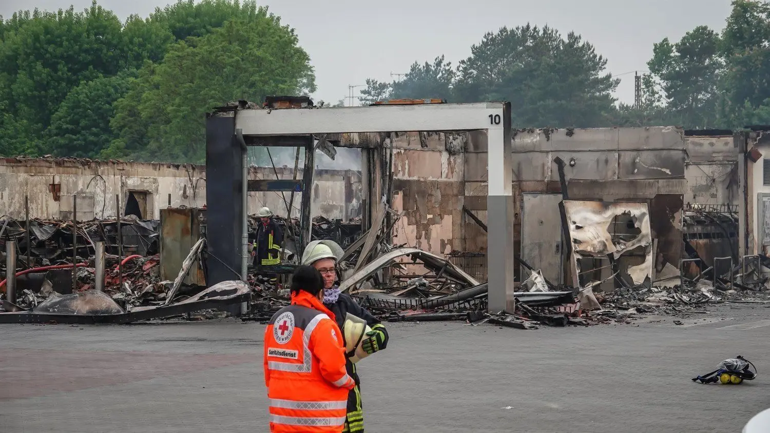 Am Samstag nach 2 Uhr ist der Lidl-Markt in der Bahnhofsallee in Doberlug-Kirchhain komplett abgebrannt.