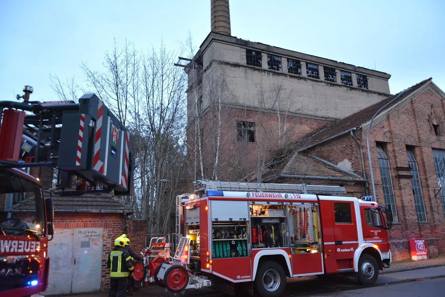 Wieder muss ein Feuer im Kohlebunker des alten Heizwerkes in Spremberg gelöscht werden.
