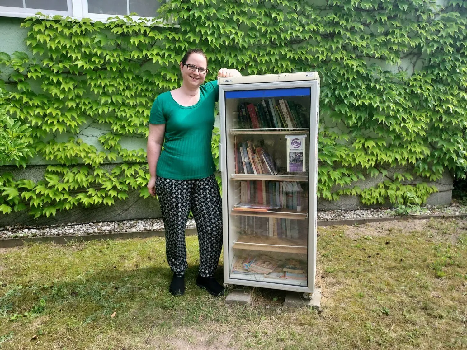 Schon seit drei Jahren werden in Drahnsdorf Bücher über die Bücher-Tausch-Box hin- und hergetauscht. Anja Lott meint, das funktioniert auch mit anderen Alltagsgegenständen. So könnten Geräte, Möbel, Kleidungsstücke anstatt weggeworfen, weitergenutzt werden. Das möchte sie organisieren.