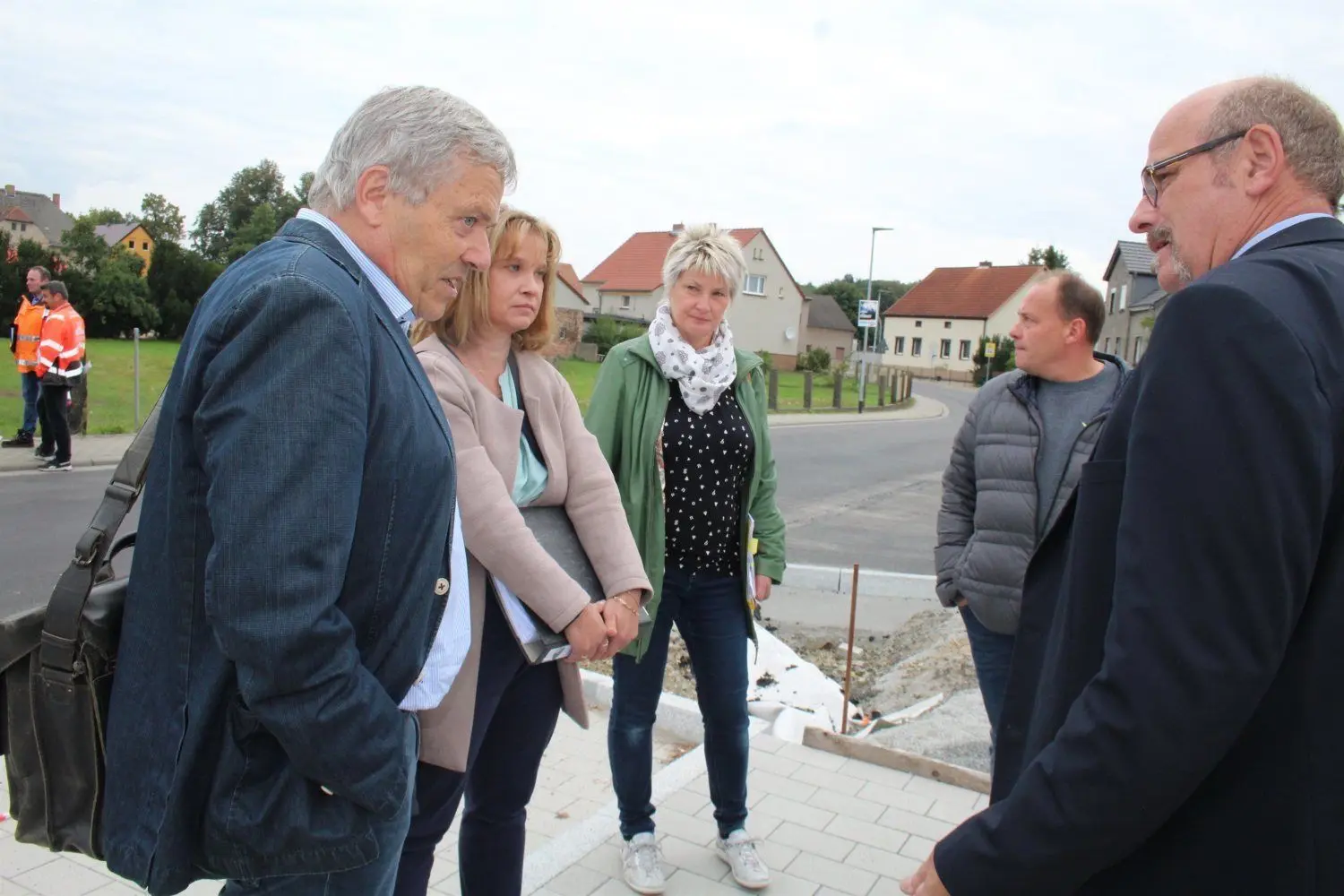 Ernste Mienen bei den Beobachtern der Test-Befahrung. Von links: Wolfram Heym, Anja Lenke, Katrin Michaelis, Andreas-Paul Mekelburg sowie der Fahrer, der für Spree-Neiße-Bus hinterm Steuer saß.