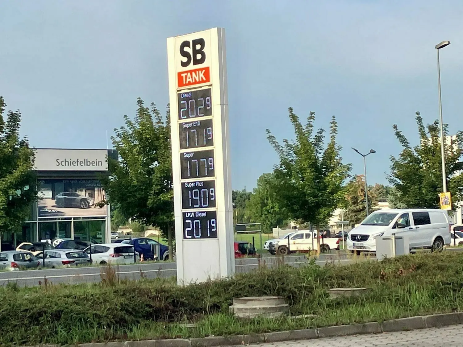 Mittwoch, 31.August 2022, um 7.39 Uhr in Hoyerswerda: Am letzten Tag des Tankrabatts liegt der Dieselpreis schon wieder über zwei Euro.