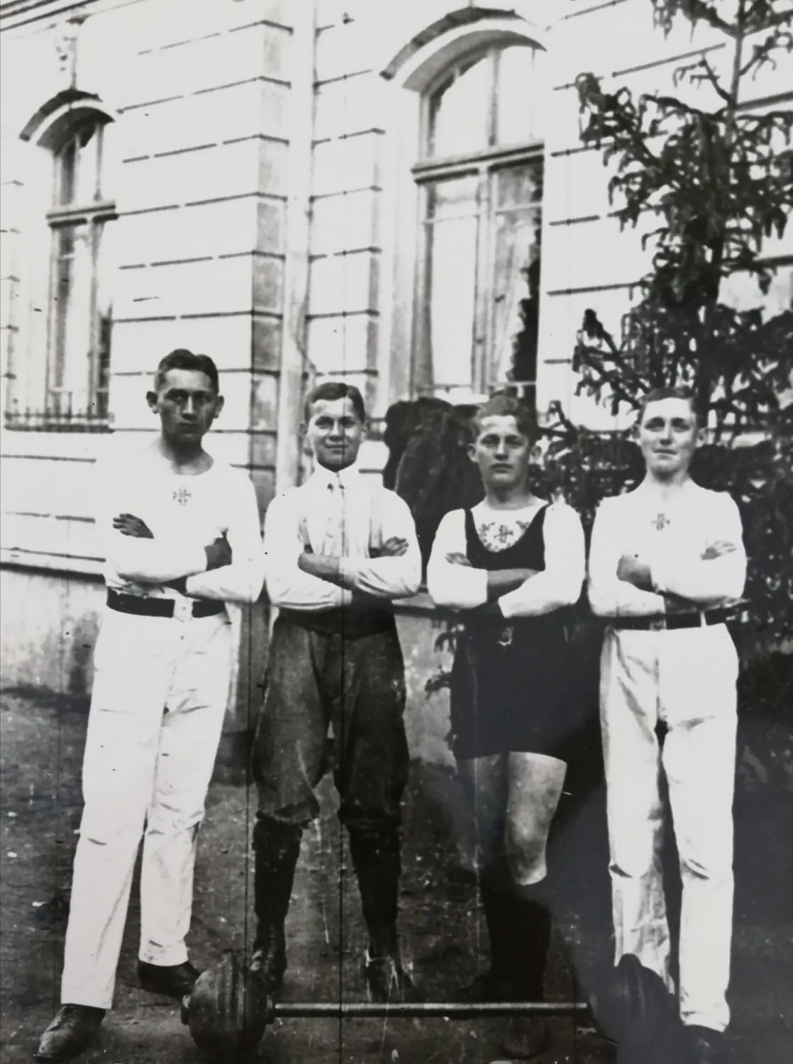 Nach den Radsportlern war der Turnverein „Grüne Eiche“ im Jahr 1908 gegründet worden. Ihn gab es bis 1945. Es folgten namentlich ab 1947 die Sportgemeinschaft Grüne Eiche, ab 1951 die BSG Traktor, ab 1957 die BSG Aktivist, ab 1970 die Sportgemeinschaft Großthiemig und ab 1993 die Sportgemeinschaft Grüne Eiche Großthiemig.