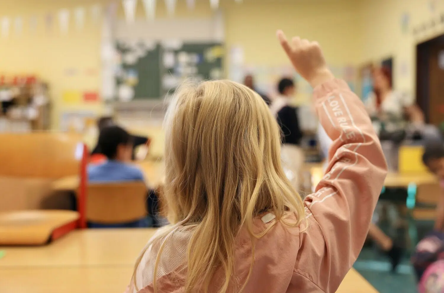 Es geht wieder los: Am kommenden Montag beginnt auch an den Gubener Schulen wieder der Unterricht. Zuvor werden am Samstag gut 120 Kinder eingeschult. Foto: Oliver Berg/dpa